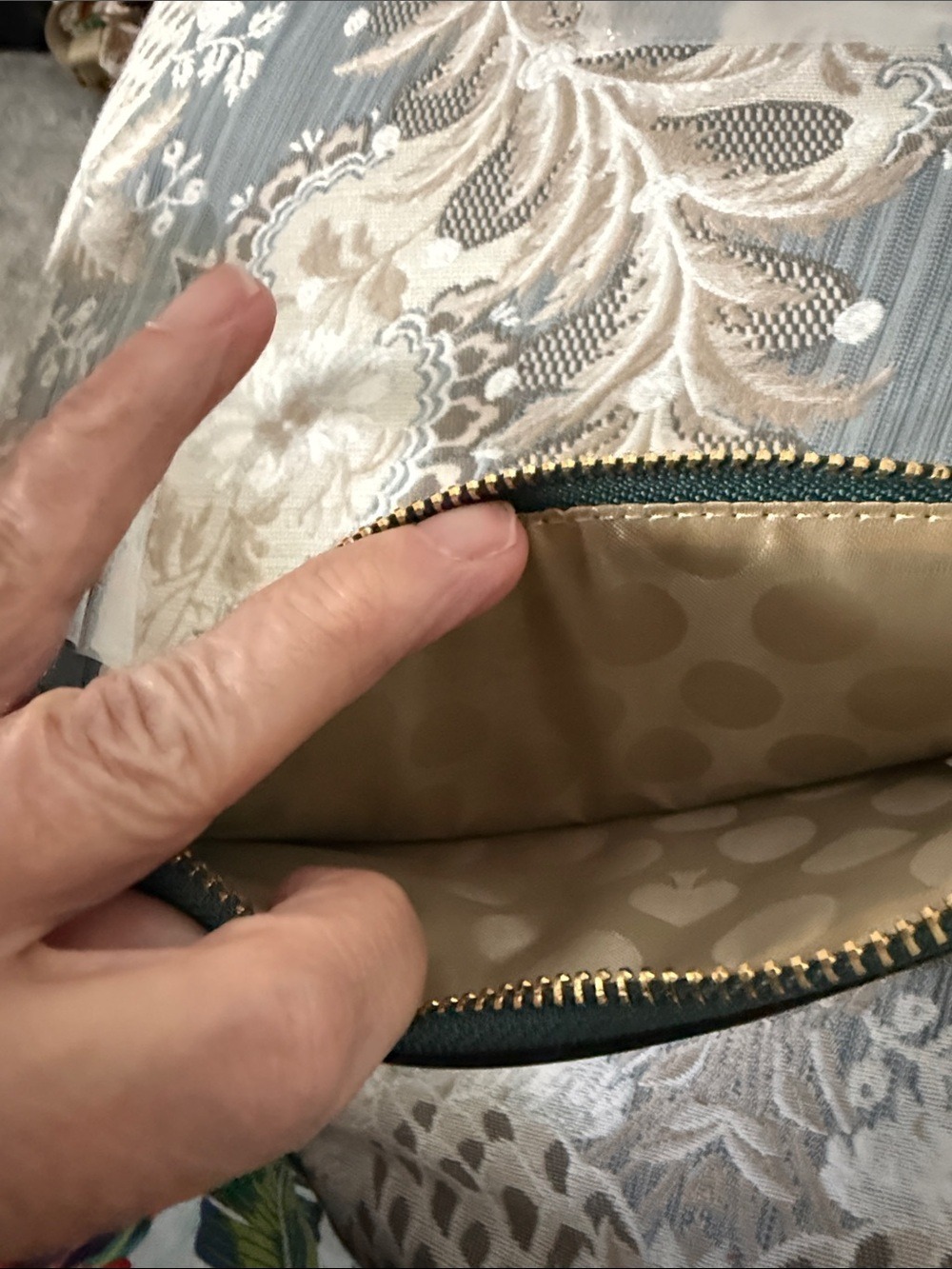 Kate Spade New York Green Saffiano Leather Wristlet P04784 MSRP $88 - Picture 5 of 6